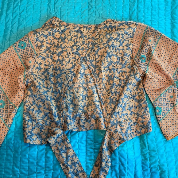 NWOT Earthbound Crop Top - Picture 3 of 3